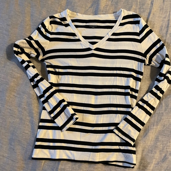 Black and white striped v neck tee - Picture 4 of 8
